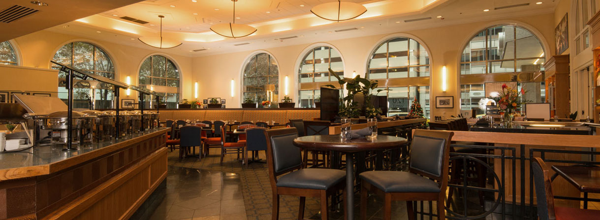 Dining at Hilton Indianapolis Hotel & Suites